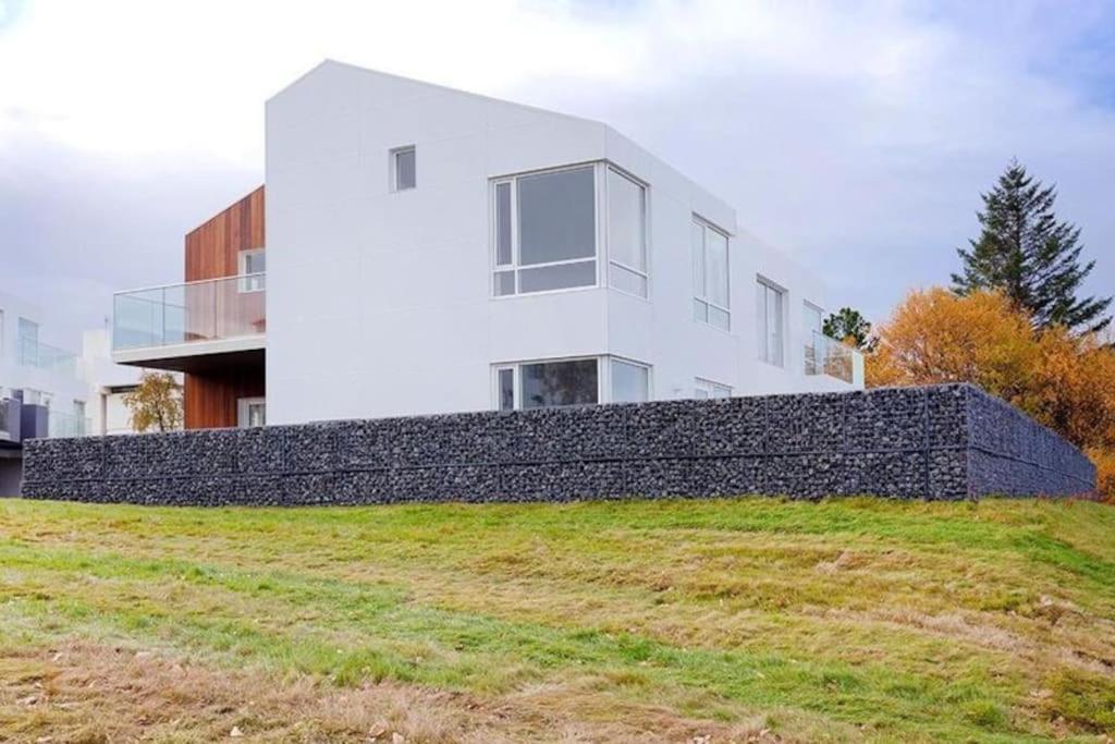 Modern Luxury Apartment - Ocean & Mountain Views Reykjavík Kültér fotó